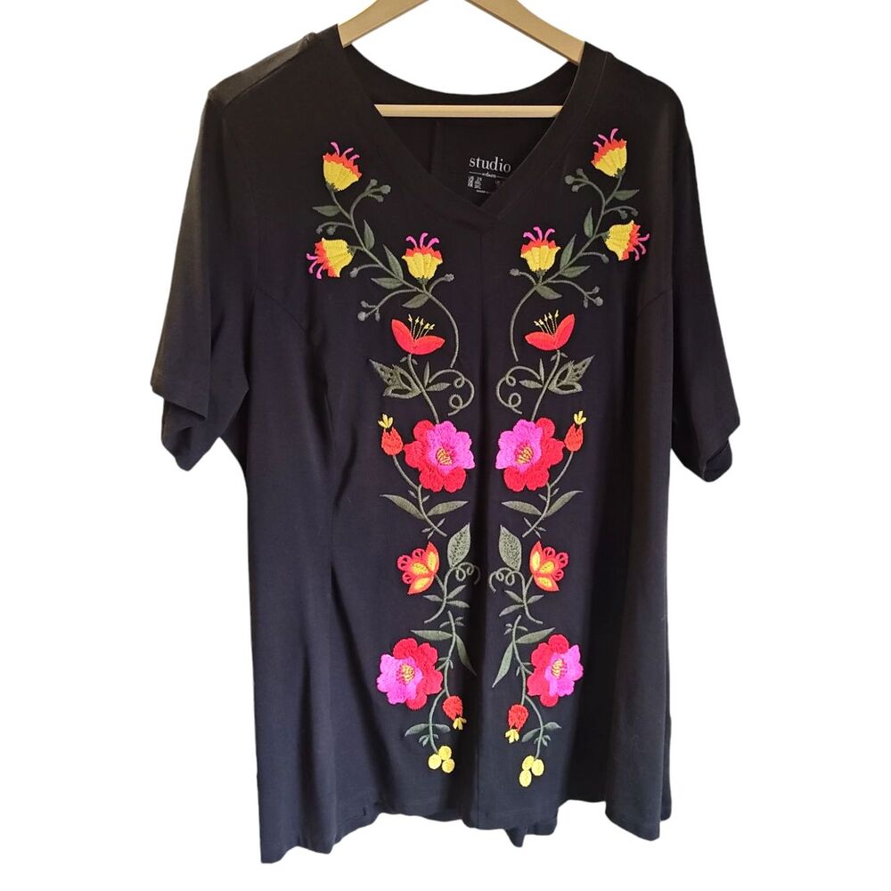 d&co Studio Embroidered Top Short Sleeve Floral Plus 2X Black Comfort Stretch